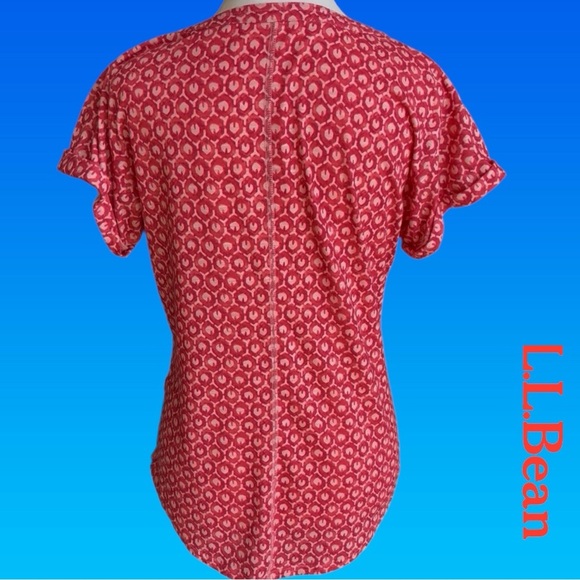⭐️HP⭐️ Fitted Red and White Short Sleeve Blouse - Picture 7 of 8